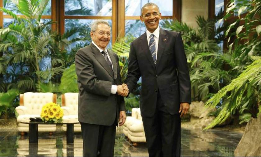 Ιστορική συνάντηση Ομπάμα - Ραούλ Κάστρο (pics+vid)