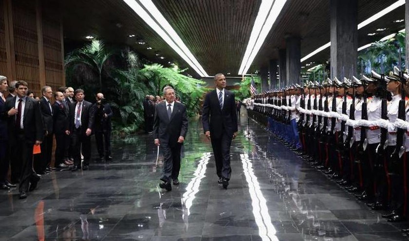 Ξεκίνησε η ιστορική συνάντηση Ομπάμα - Ραούλ Κάστρο (pics+vid)