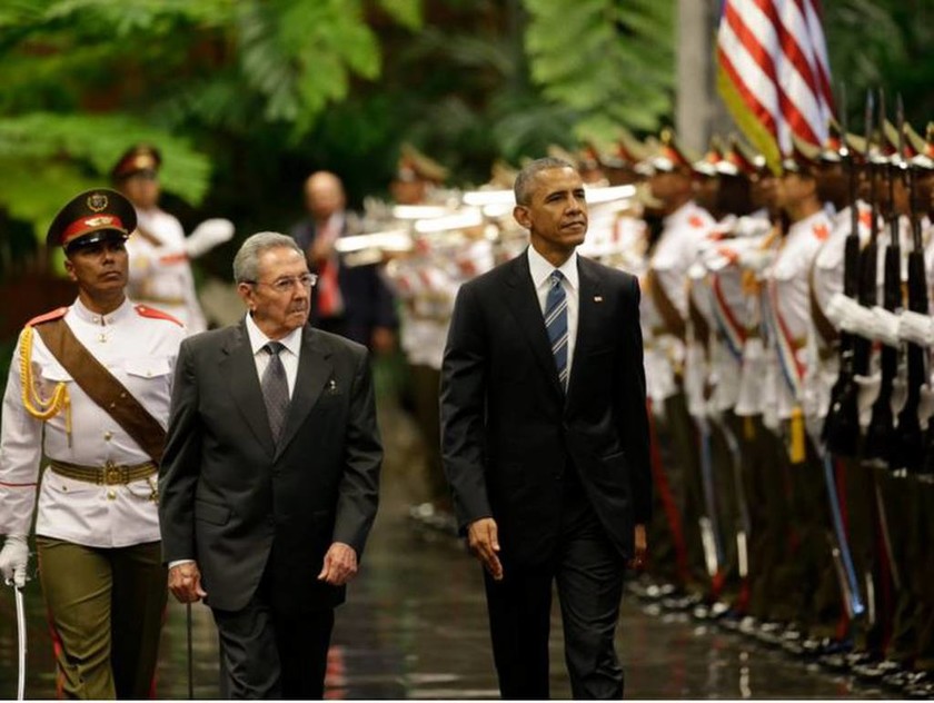 Ξεκίνησε η ιστορική συνάντηση Ομπάμα - Ραούλ Κάστρο (pics+vid)