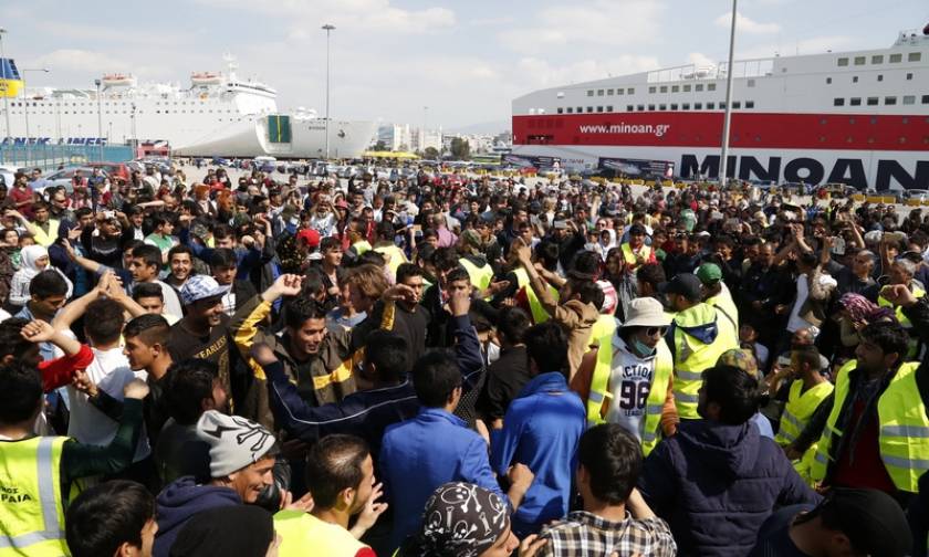 Ξεπέρασαν τους 5.000 οι μετανάστες και οι πρόσφυγες στο λιμάνι του Πειραιά