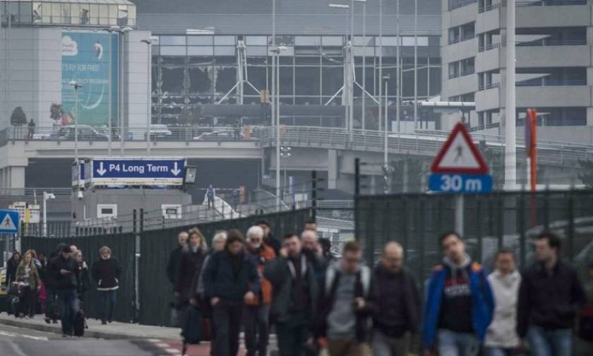 Τρομοκρατικές επιθέσεις στις Βρυξέλλες: Πώς συμπαραστέκεται το «πληγωμένο» Παρίσι (photo)