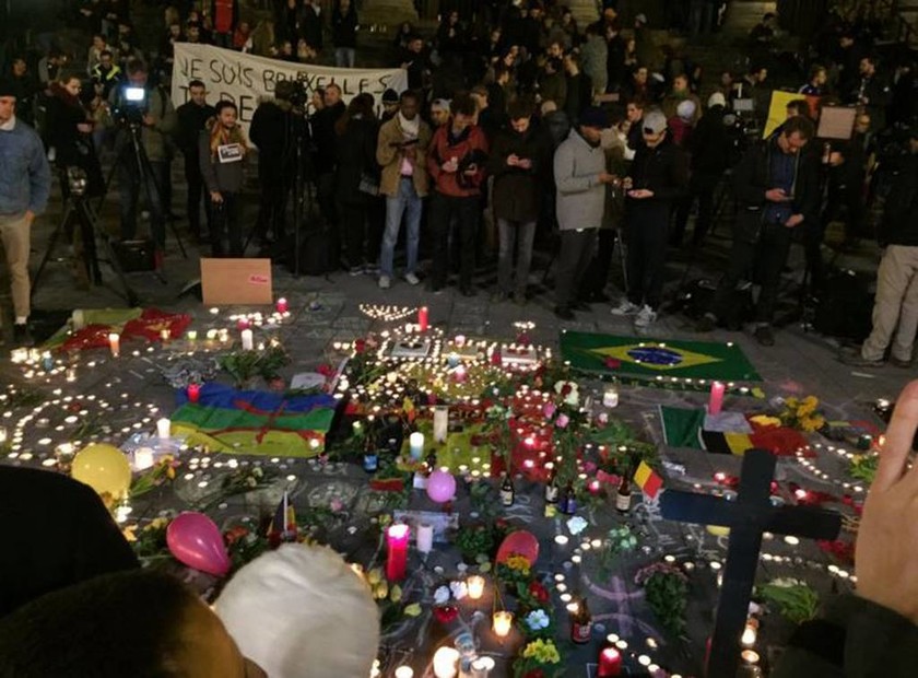 Οι Βρυξέλλες αψηφούν τον τρόμο και στέλνουν μηνύματα ειρήνης (pics+vids)