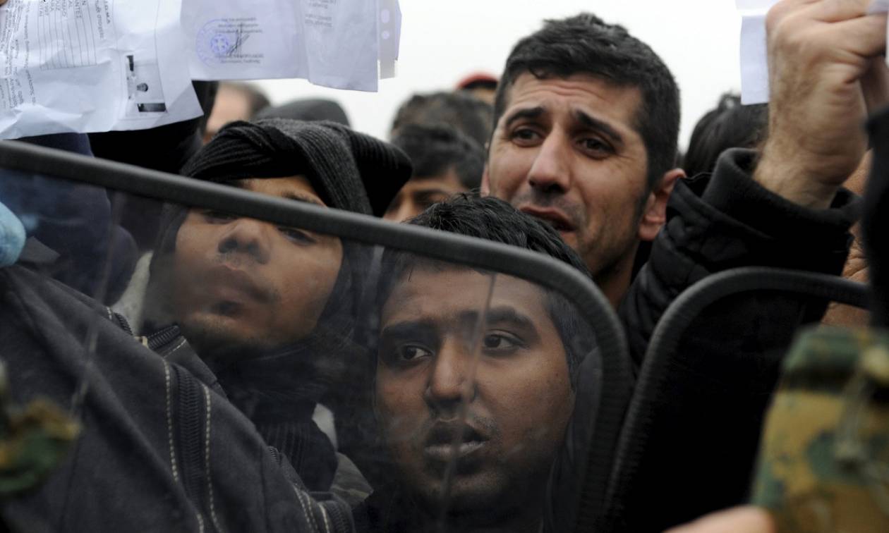 Πρόσφυγες απέκλεισαν στην εθνική οδό Θεσσαλονίκης - Κιλκίς