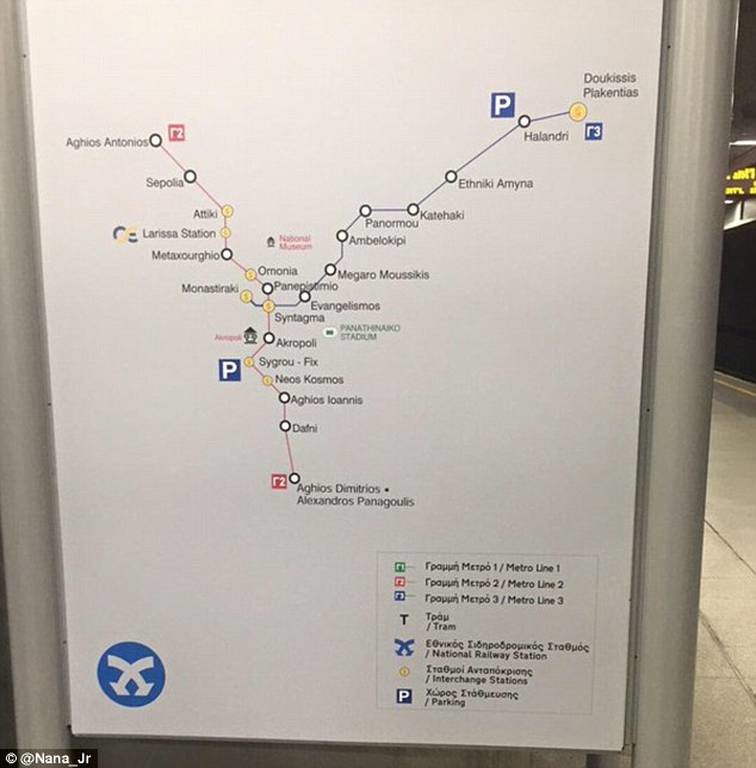 Έκπληξη! Το μετρό του Λονδίνου απέκτησε ελληνικές επιγραφές (pics+vid)