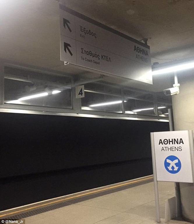 Έκπληξη! Το μετρό του Λονδίνου απέκτησε ελληνικές επιγραφές (pics+vid)