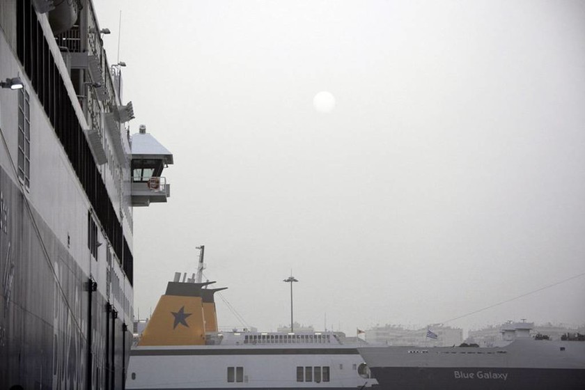 Αφρικανική σκόνη: Τι συνέβη την Τετάρτη στο λιμάνι του Πειραιά και έψαχναν τα πλοία;