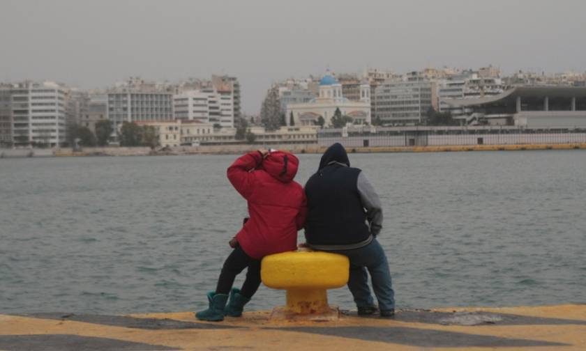 Μειωμένες οι προσφυγικές ροές στον Πειραιά - Περισσότεροι από 48.000 οι εγκλωβισμένοι στη χώρα