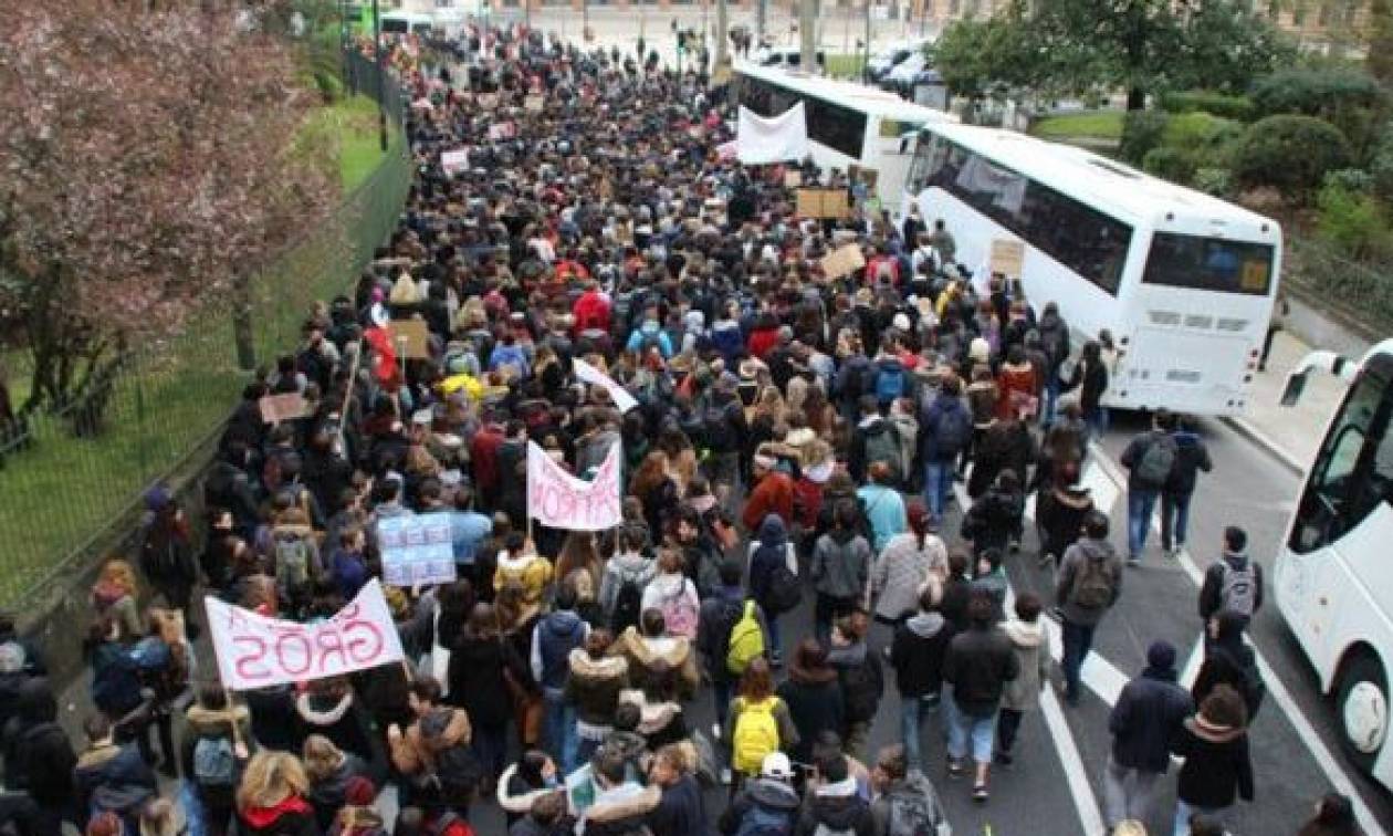 Γαλλία: Βίαια επεισόδια σε διαδηλώσεις κατά της εργατικής νομοθεσίας (vids)