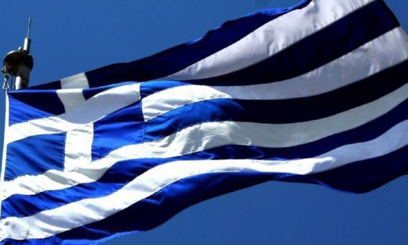 Δεκαεξάχρονος ξήλωσε την ελληνική σημαία από μνημείο πεσόντων και την πέταξε στο έδαφος