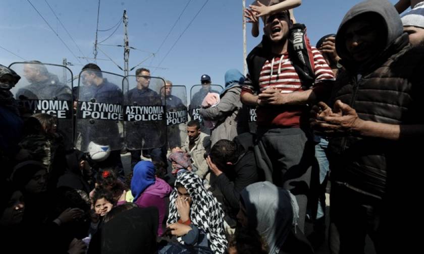 Ειδομένη: Η Die Welt «βλέπει» βίαιες συγκρούσεις στα κλειστά σύνορα
