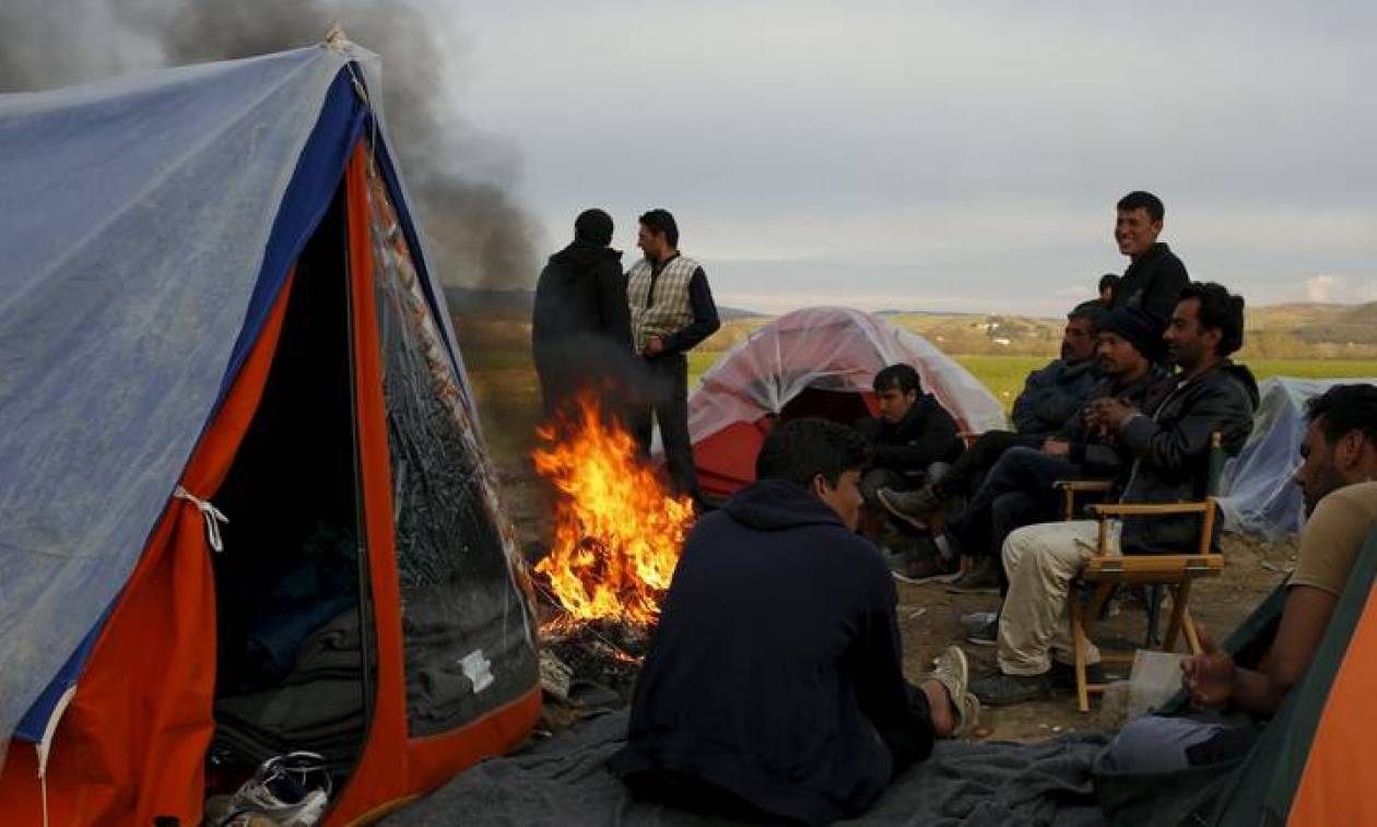 Ψεύτικες ελπίδες «μοιράζουν» επιτήδειοι στους πρόσφυγες στην Ειδομένη