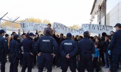 Λέσβος: Φωνές διαμαρτυρίας από τους εγκλωβισμένους πρόσφυγες και μετανάστες (vid)