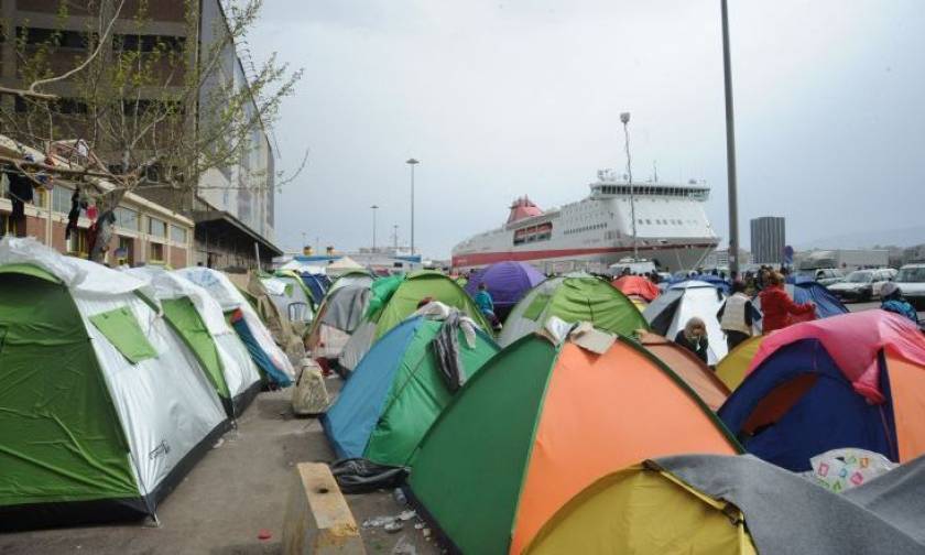Πειραιάς: Άτομα που δηλώνουν μέλη ΜΚΟ παροτρύνουν πρόσφυγες να μην πηγαίνουν σε δομές φιλοξενίας