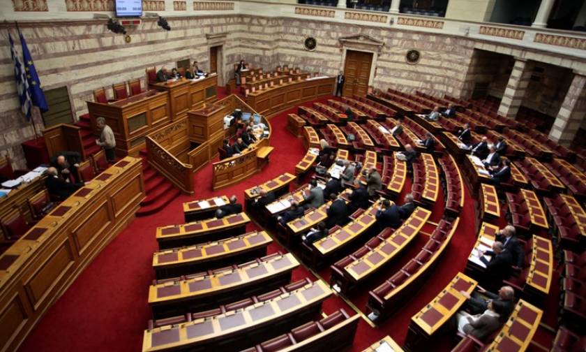 Μετωπική Τσίπρα – Μητσοτάκη στη Βουλή με φόντο τη διαπλοκή