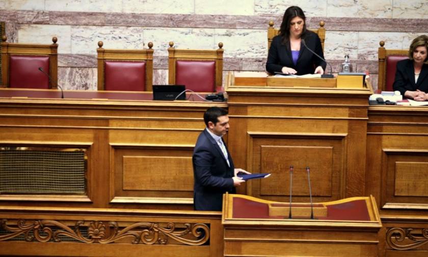 Βουλή - Απίστευτο: Ο Τσίπρας αντέγραψε τη «Μαύρη Βίβλο» της Κωνσταντοπούλου