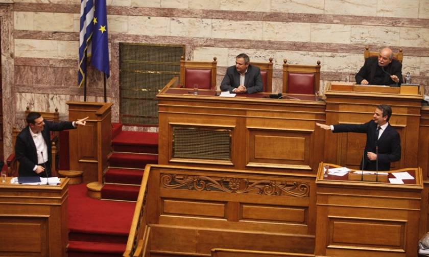 Άγρια… Δύση στη Βουλή! Τσίπρας: Να ανακαλέσετε τώρα – Μητσοτάκης: Καθίστε κάτω (video)