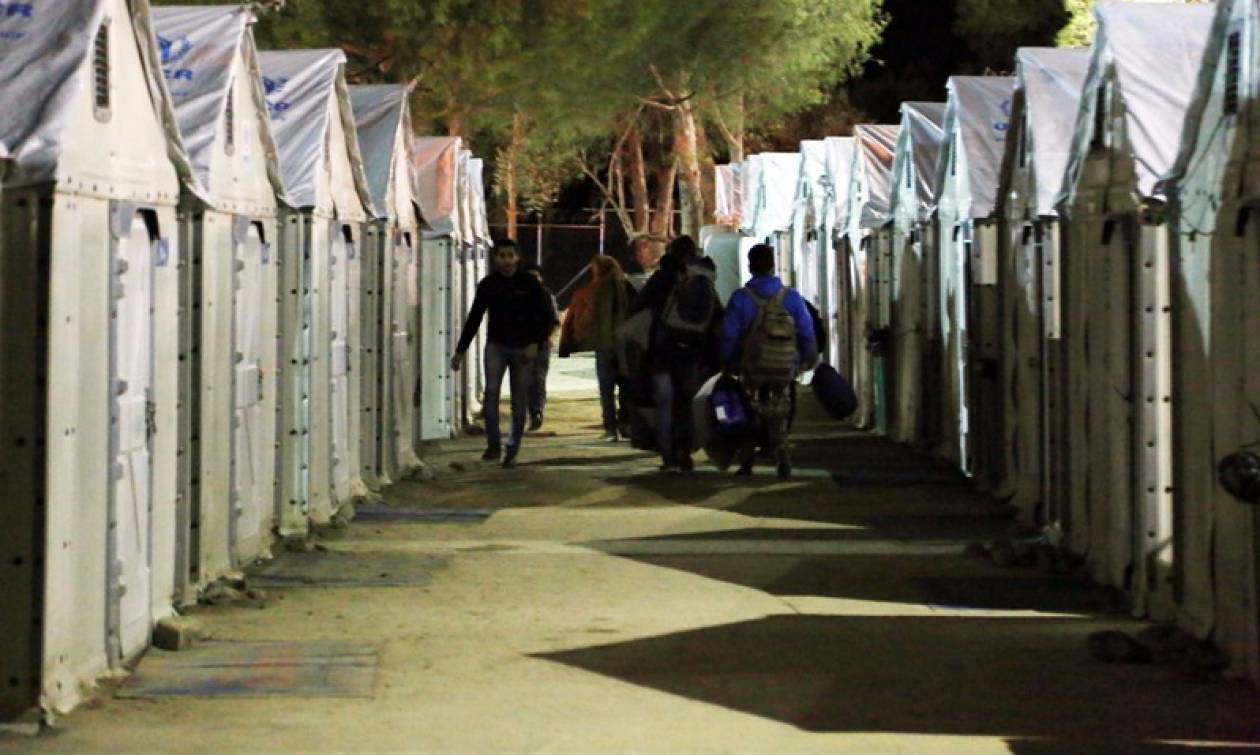 Μυτιλήνη: Καταγγελίες για μεταφορά δυο προσφύγων σε νοσοκομείο με χειροπέδες
