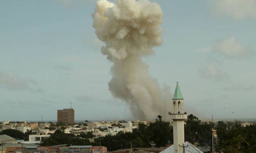 Ισχυρή έκρηξη σε ξενοδοχείο στη Σομαλία