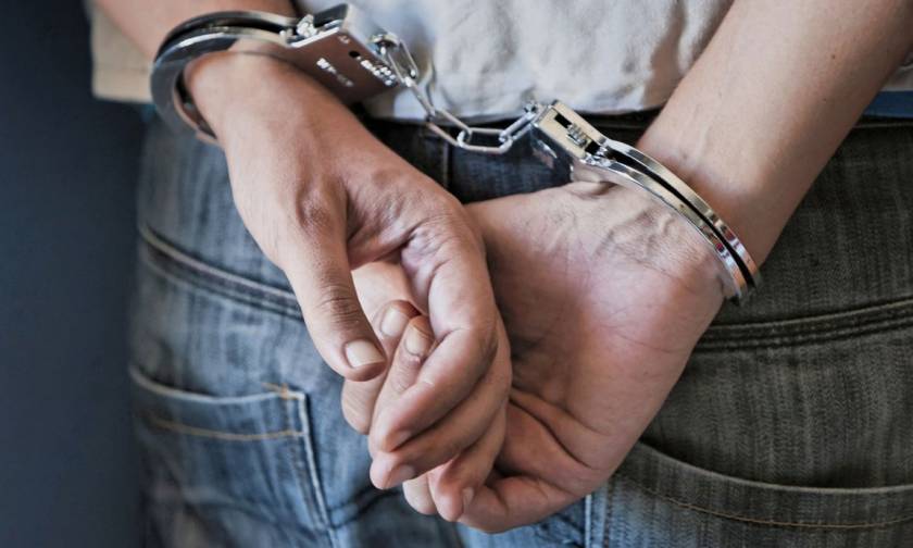 Λακωνία: Συνελήφθη 48χρονος για παράνομη οπλοκατοχή και ναρκωτικά