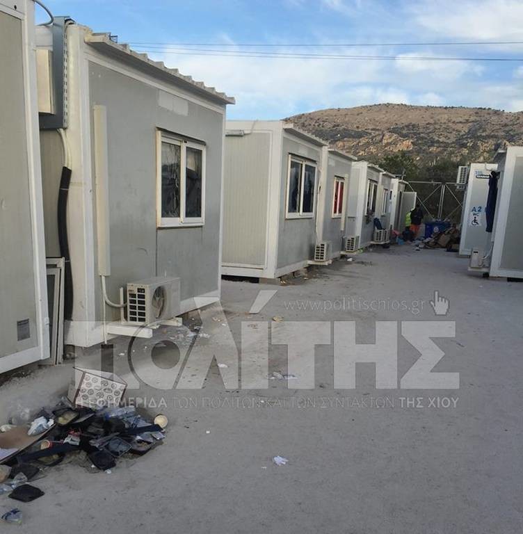 Χίος: Αρνούνται να μετακινηθούν οι πρόσφυγες από το λιμάνι
