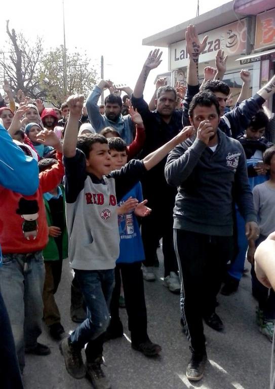 Ιωάννινα: Πορεία προσφύγων από το κέντρο φιλοξενίας Κατσικά 