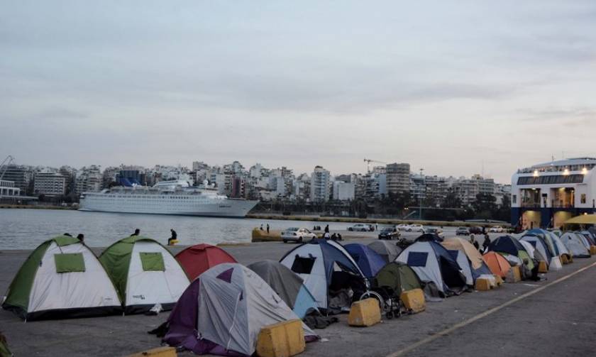Περίπου 4.800 πρόσφυγες και μετανάστες στο λιμάνι του Πειραιά