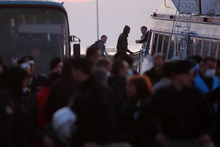 Στην Τουρκία έφτασαν οι πρώτοι μετανάστες από τη Λέσβο και τη Χίο (photos - video)