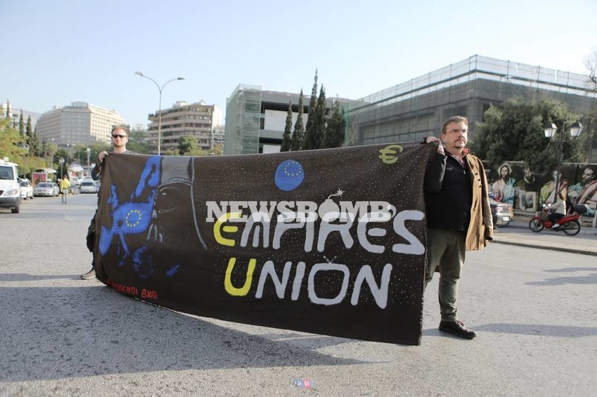 Συγκέντρωση ΑΔΕΔΥ στο Χίλτον: «Να φύγει το ΔΝΤ από την Ελλάδα» (pics&vid)