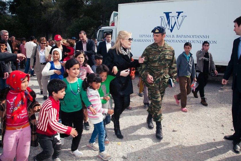 Η Κέρι Κένεντι και η Μαριάννα Βαρδινογιάννη στο πλευρό των προσφύγων στο Σχιστό
