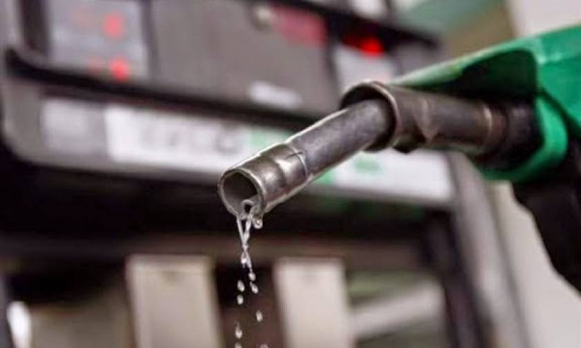 Κάμψη στη ζήτηση της βενζίνης - πτώση στις τιμές του πετρελαίου