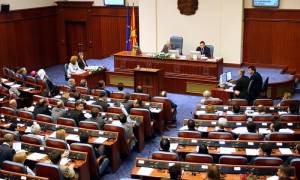 Σκόπια: Διαλύθηκε η Βουλή - Πρόωρες εκλογές την 5η Ιουνίου
