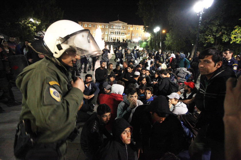  Δεκάδες προσαγωγές προσφύγων που επιχείρησαν να στήσουν σκηνές στο Σύνταγμα