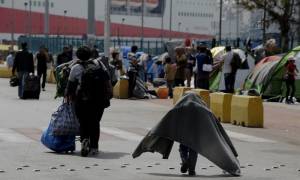 Λιμάνι Πειραιά: Νέες -άκαρπες- προσπάθειες μετακίνησης προσφύγων και μεταναστών σε δομές φιλοξενίας