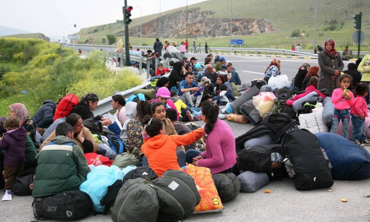 Λάρισα: Πρόσφυγες έφυγαν από τον καταυλισμό και έκλεισαν την εθνική οδό