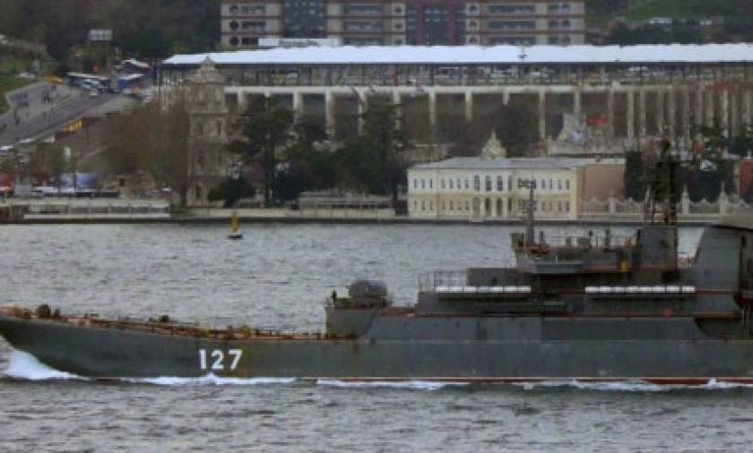 Η Τουρκία ενίσχυσε τη συνοδεία των ρωσικών πλοίων στα Στενά