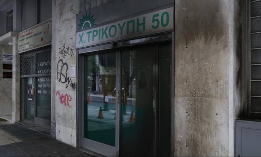 Επίθεση με βόμβες μολότοφ κοντά στα γραφεία του ΠΑΣΟΚ
