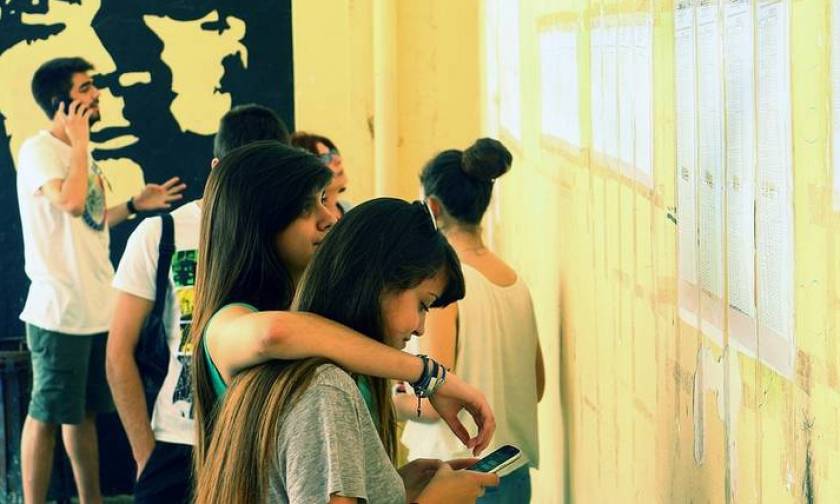 Πανελλήνιες - Πανελλαδικές 2016: Πότε θα δοθούν στους μαθητές τα δελτία εξεταζόμενων