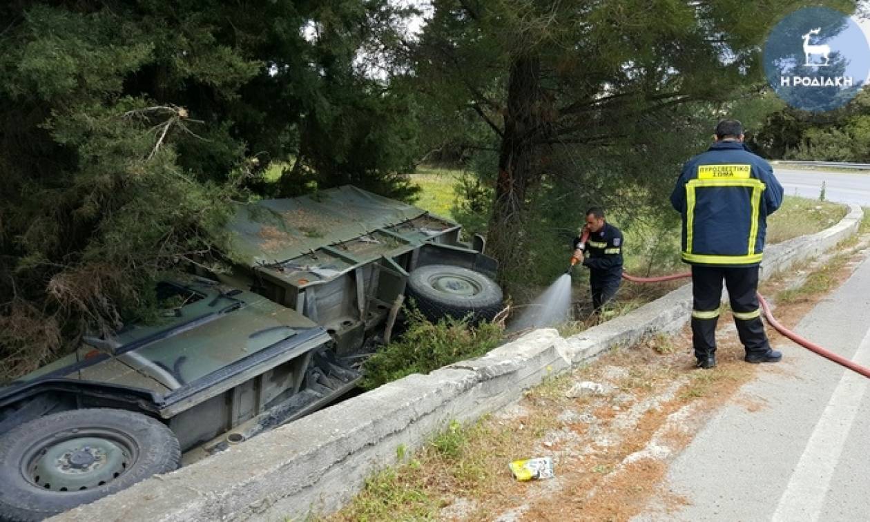 Τροχαίο ατύχημα με στρατιωτικό όχημα στη Ρόδο (pics)