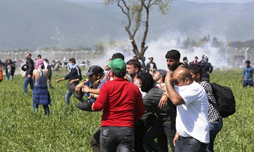 Ειδομένη: Με κλαδιά ελιάς απάντησαν οι πρόσφυγες στα χημικά των Σκοπιανών - Συγκλονιστικές μαρτυρίες