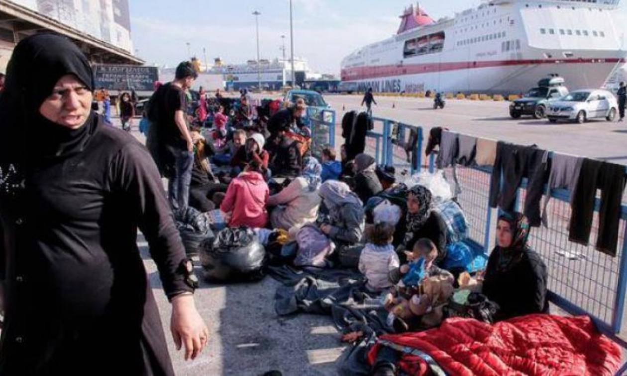 Πειραιάς: 365 μετανάστες και πρόσφυγες μεταφέρθηκαν στο κέντρο φιλοξενίας στο Σκαραμαγκά