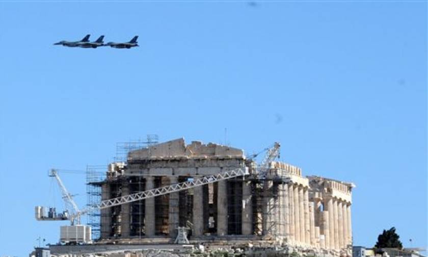 Συναγερμός στην Αθήνα: Μαχητικά αεροσκάφη πέταξαν σε πολύ χαμηλό ύψος – Τι συνέβη