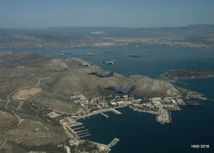 Ανατριχίλα: Η υπερπτήση μαχητικών πάνω από την Ακρόπολη μέσα από το κόκπιτ ελληνικού μαχητικού (vid)