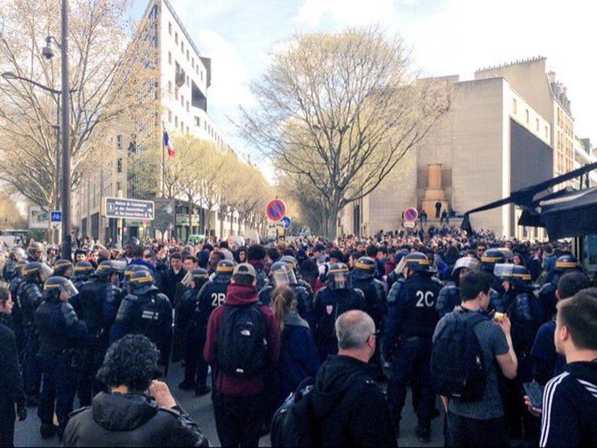 Νέες συγκρούσεις αστυνομίας - διαδηλωτών στη Γαλλία για τα εργασιακά (pics+vid)