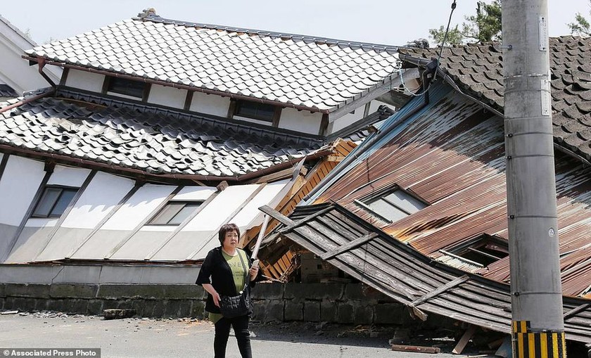 Σεισμός – Ιαπωνία: Η απίστευτη στιγμή της διάσωσης ενός βρέφους από τα συντρίμμια πολυκατοικίας 