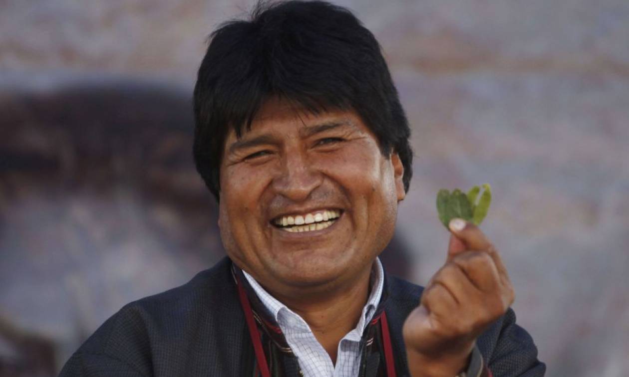 Ο πρόεδρος της Βολιβίας προέτρεψε τον πάπα Φραγκίσκο να καταναλώνει φύλλα κόκας!