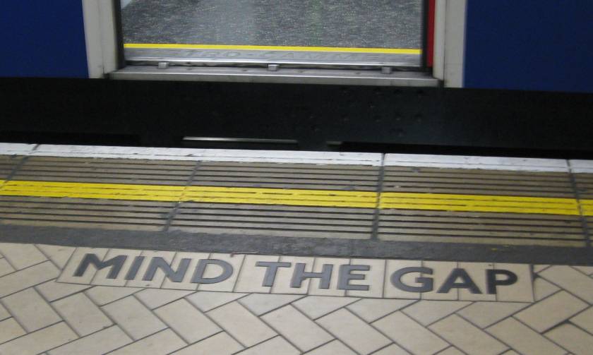Βρετανία: Πέθανε η… φωνή του «mind the gap» στο μετρό