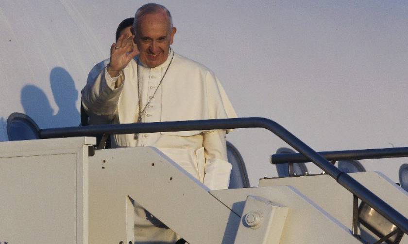 Επίσκεψη Πάπα στη Μυτιλήνη: Δείτε LIVE εικόνα
