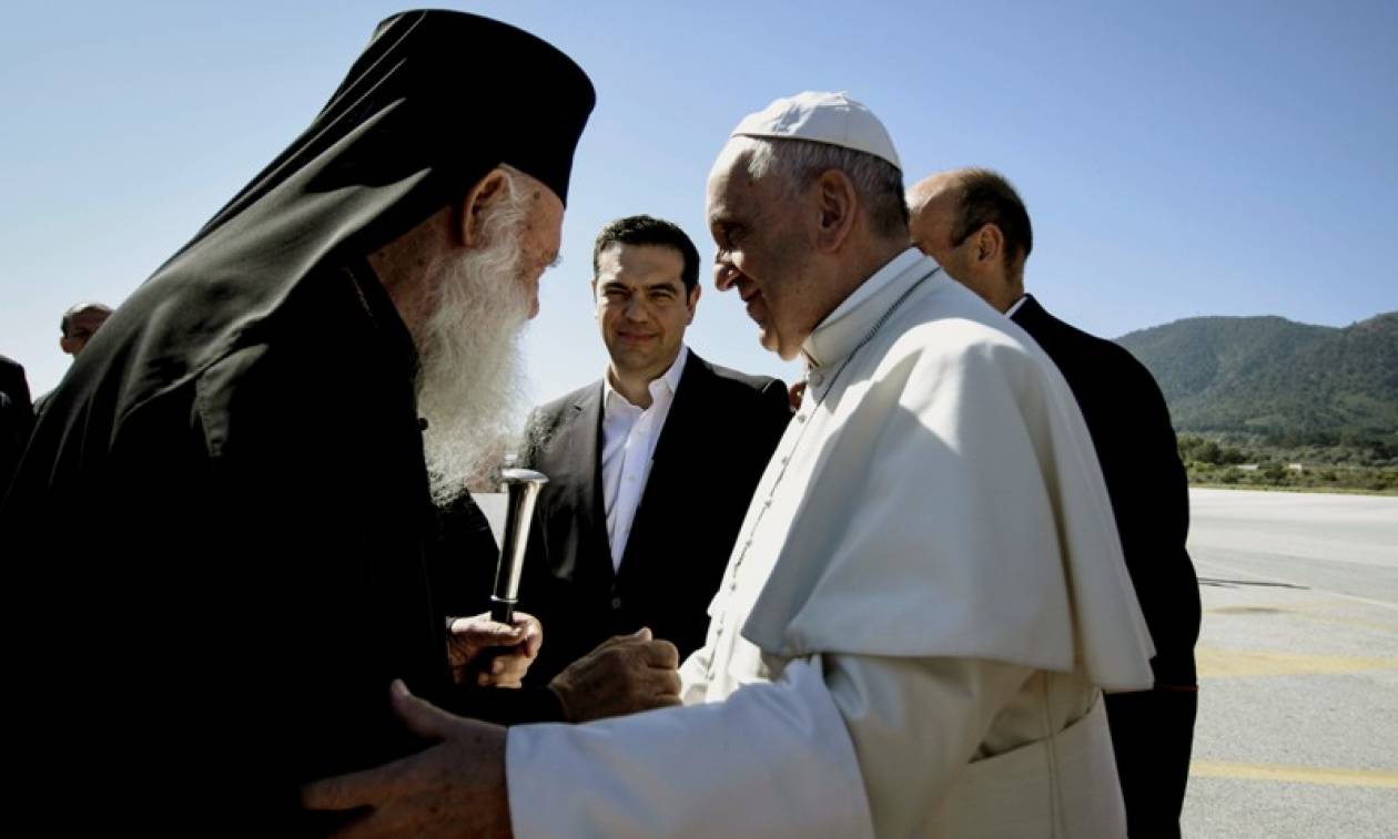 Επίσκεψη Πάπα στη Μυτιλήνη: Σπάει το πρωτόκολλο ο Ποντίφικας
