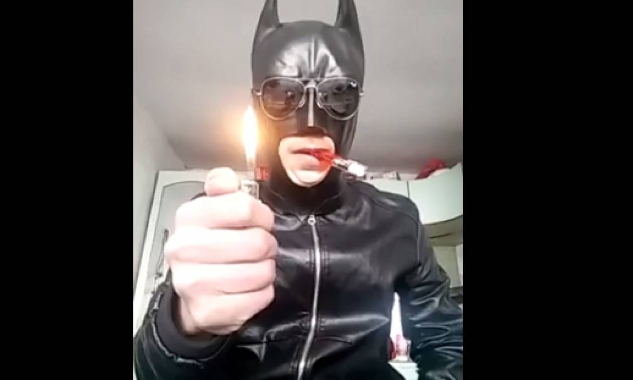 Η βλακεία σε όλο της το μεγαλείο: Δείτε τι έκανε ντυμένος… Batman! (video)