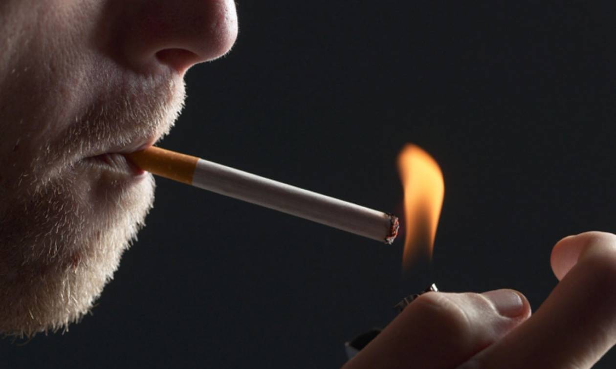 Οι άνεργοι καπνιστές δυσκολεύονται περισσότερο να βρουν δουλειά